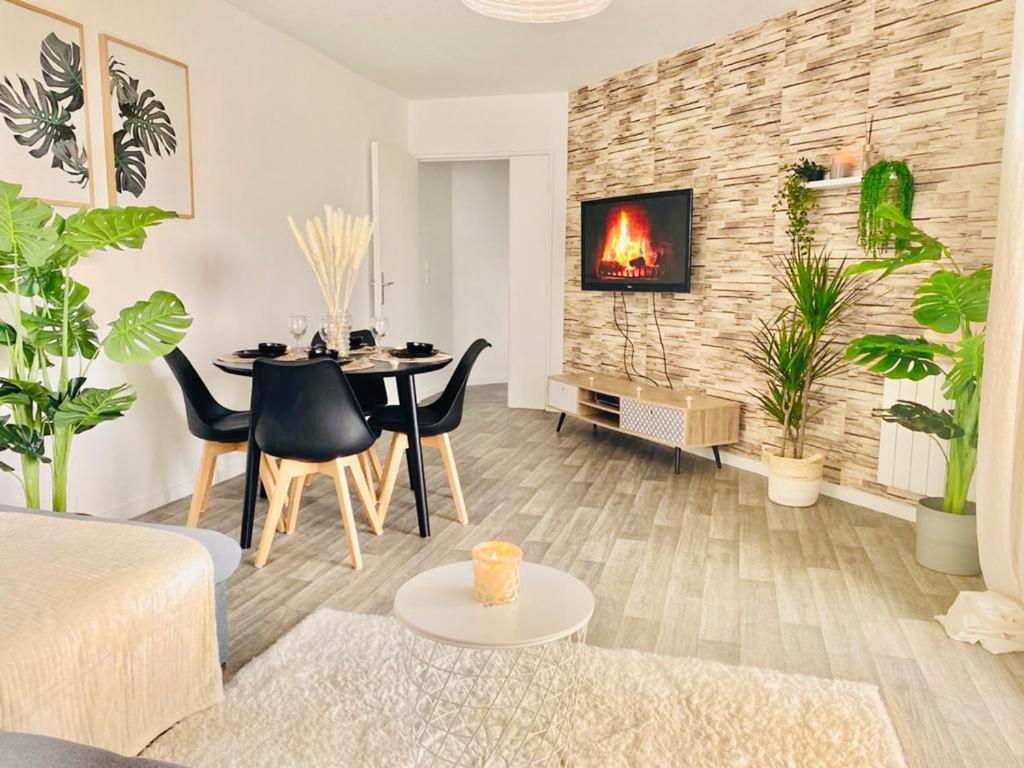 Апартаменты T2 Tres Charmant A Cergy Le Haut A Seulement 2 Min A Pied De La Gare !! Parking Prive Экстерьер фото